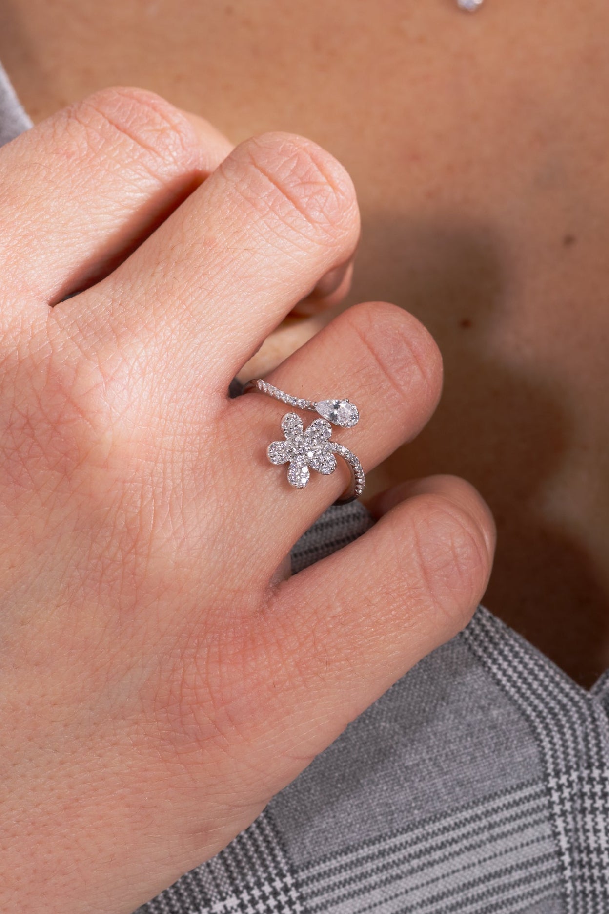 Anello fiore di cristallo