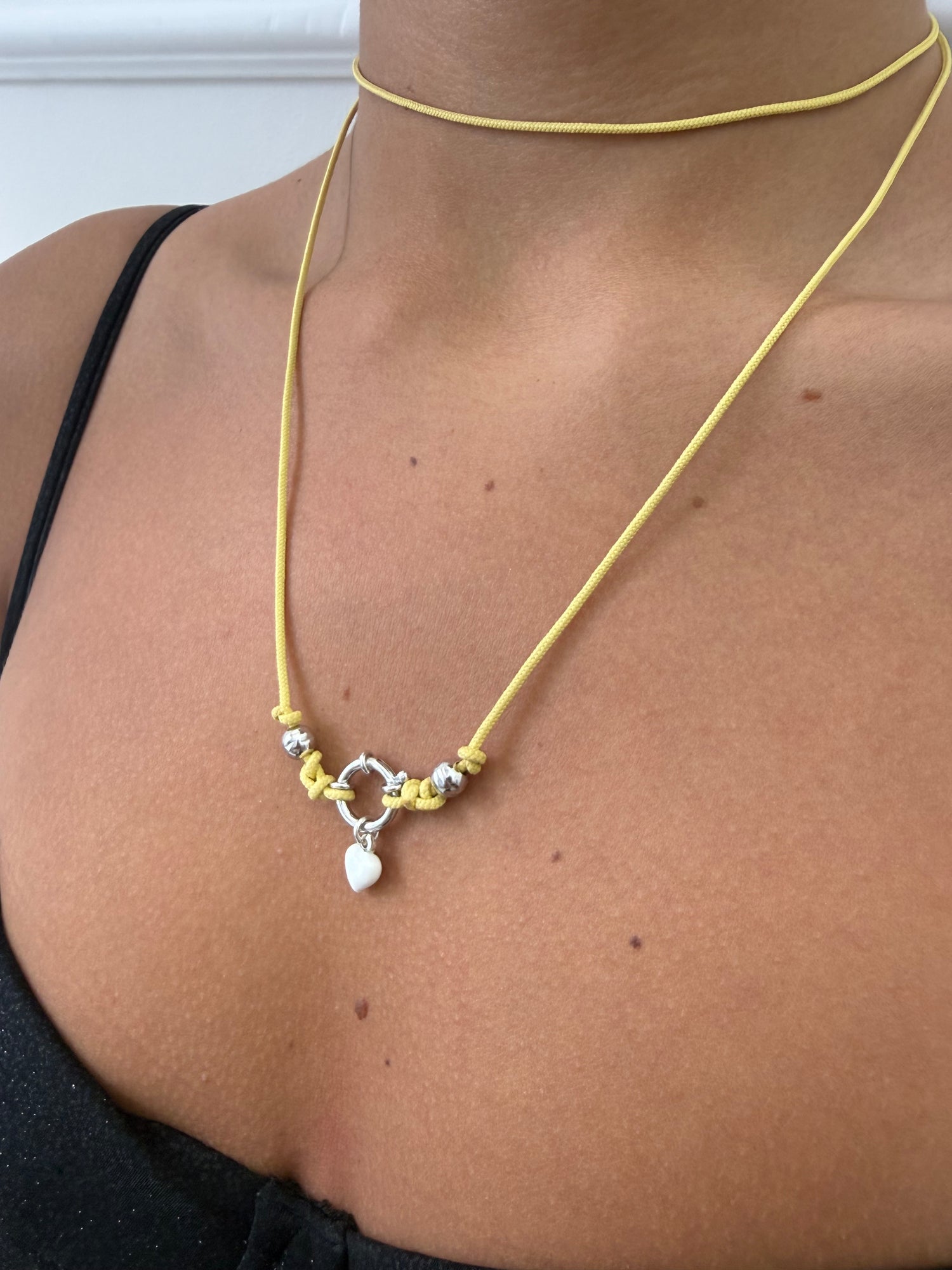 Choker giallo con anello silver