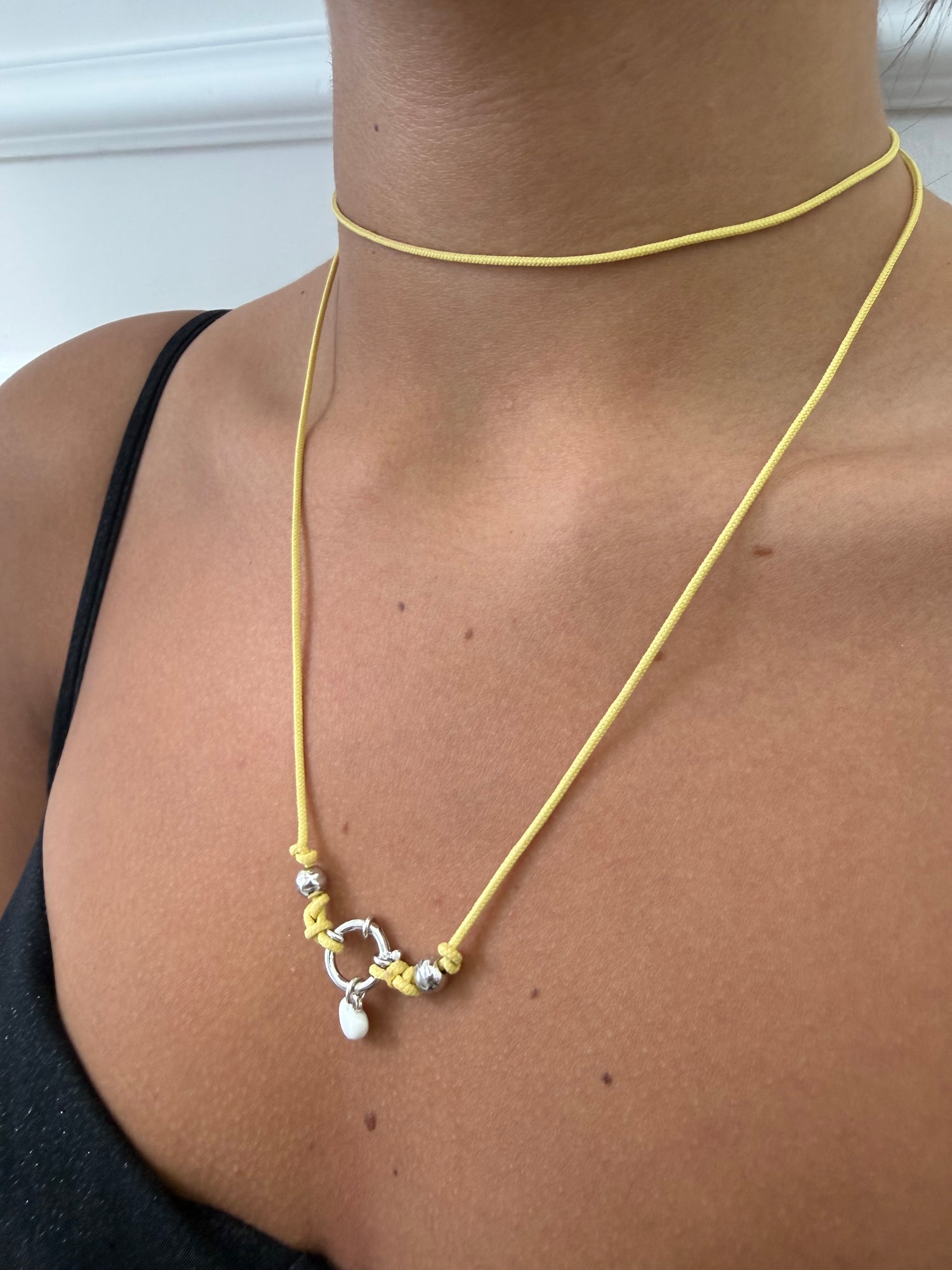 Choker giallo con anello silver