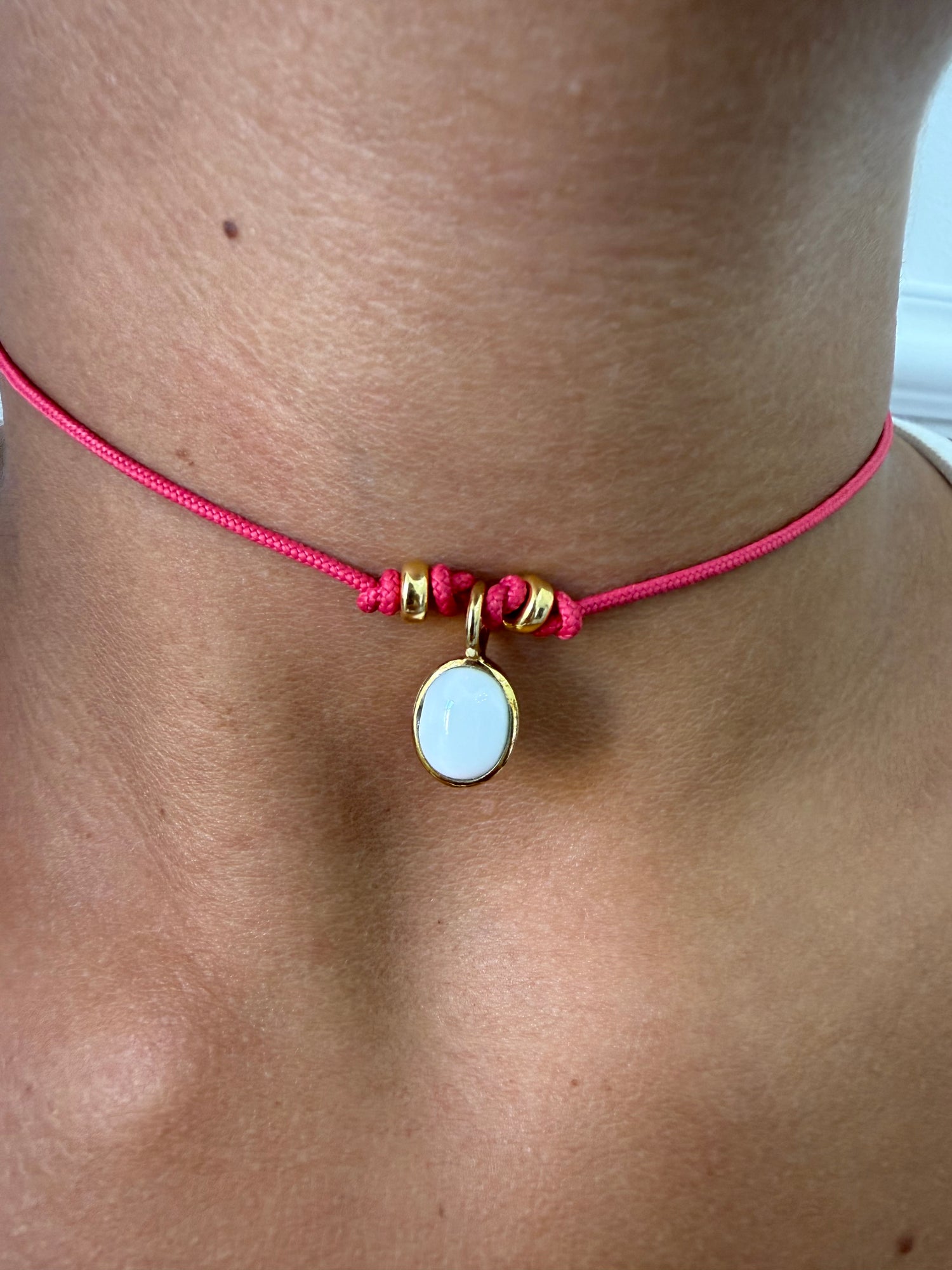 Choker white stone