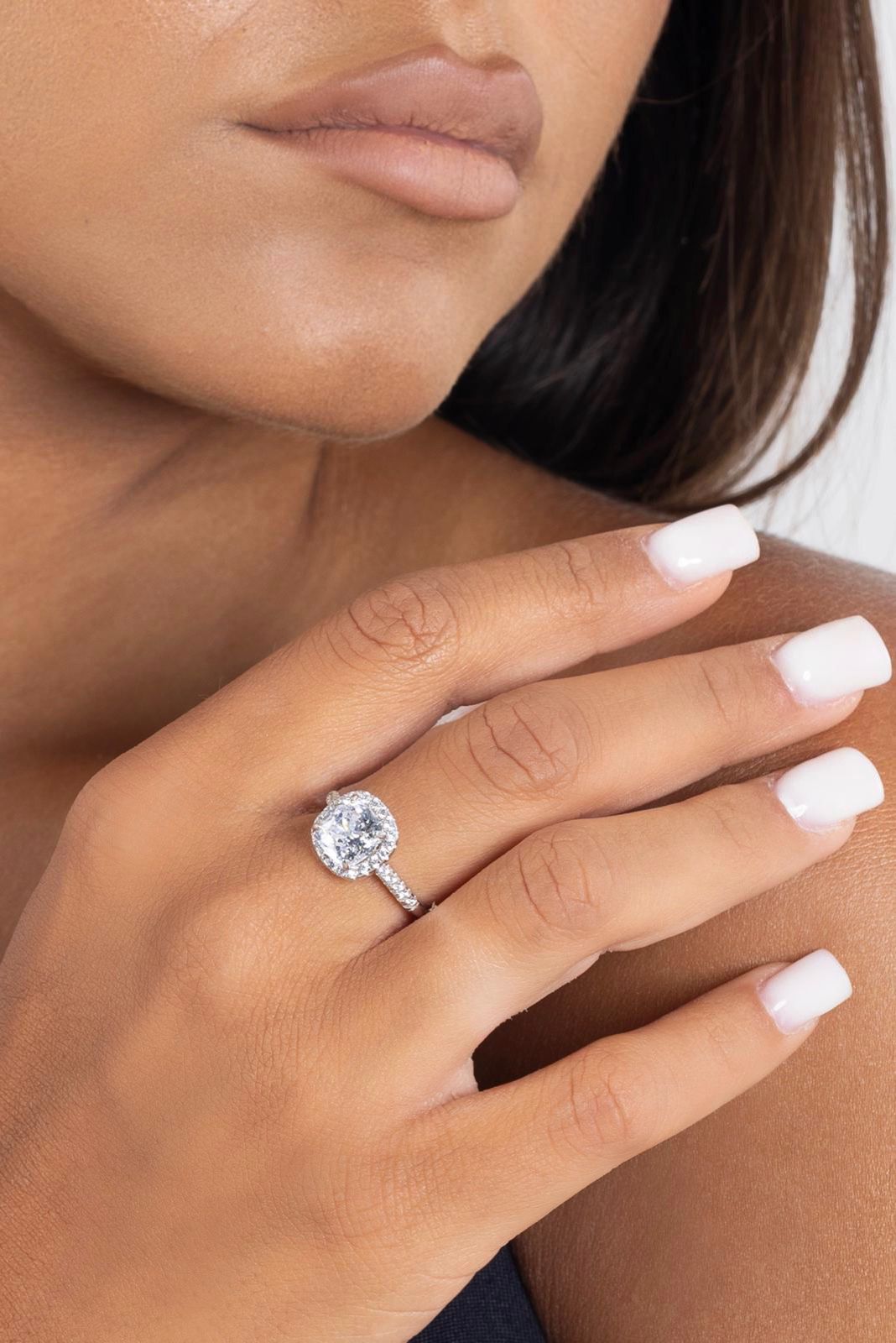 Anello Punto luce quadrato e Pavé