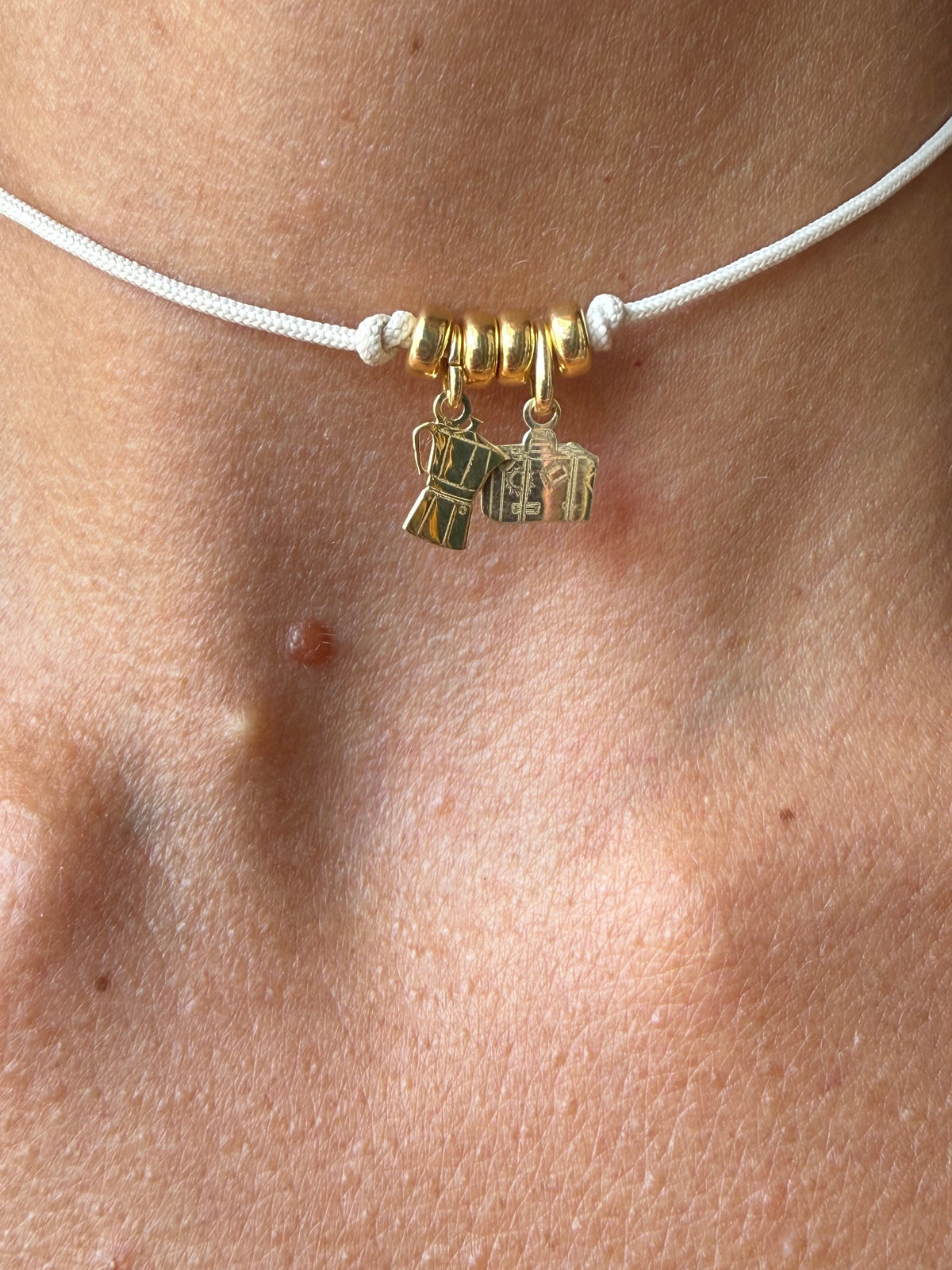 Choker moka,travel