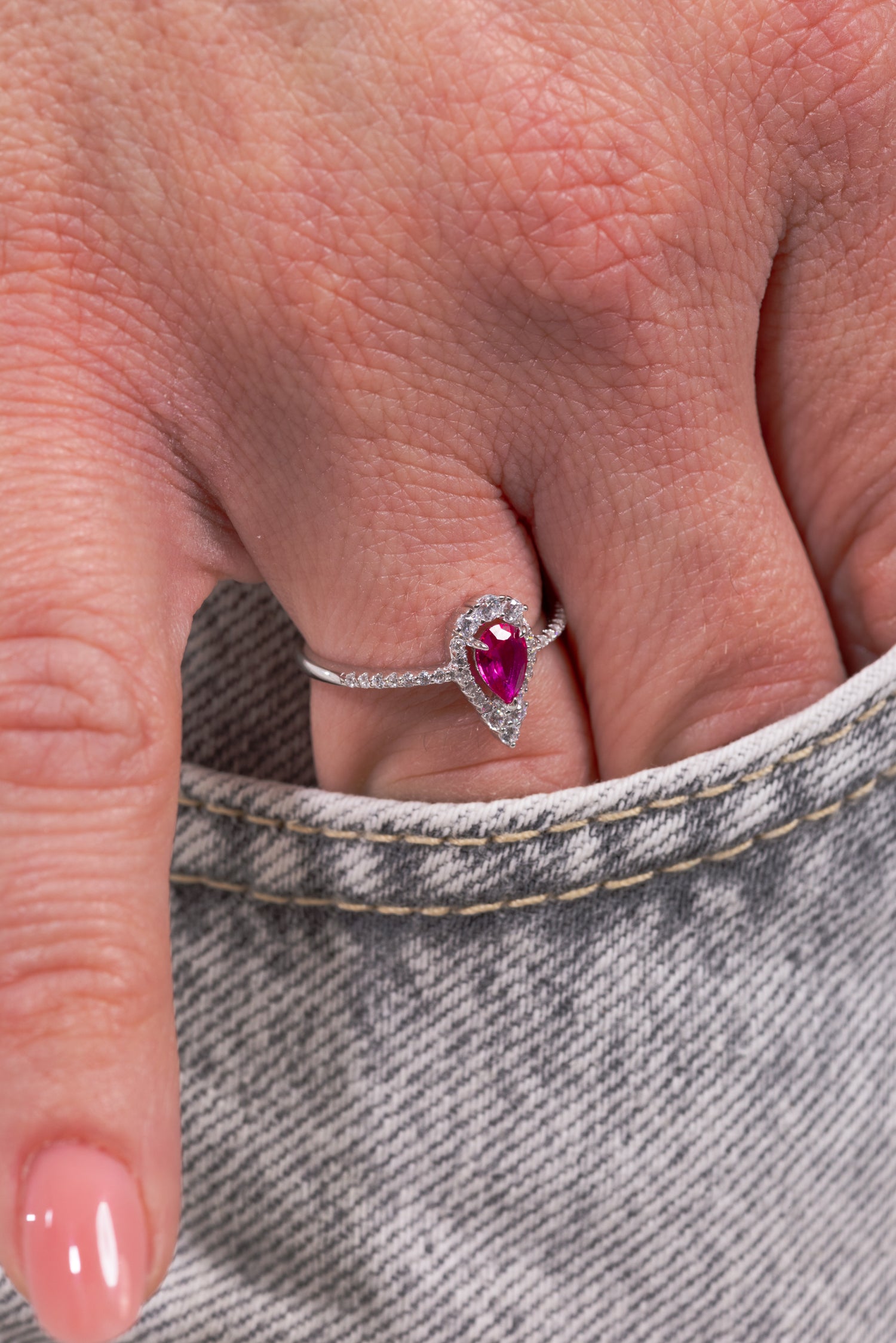 Anello goccia di rubino ￼