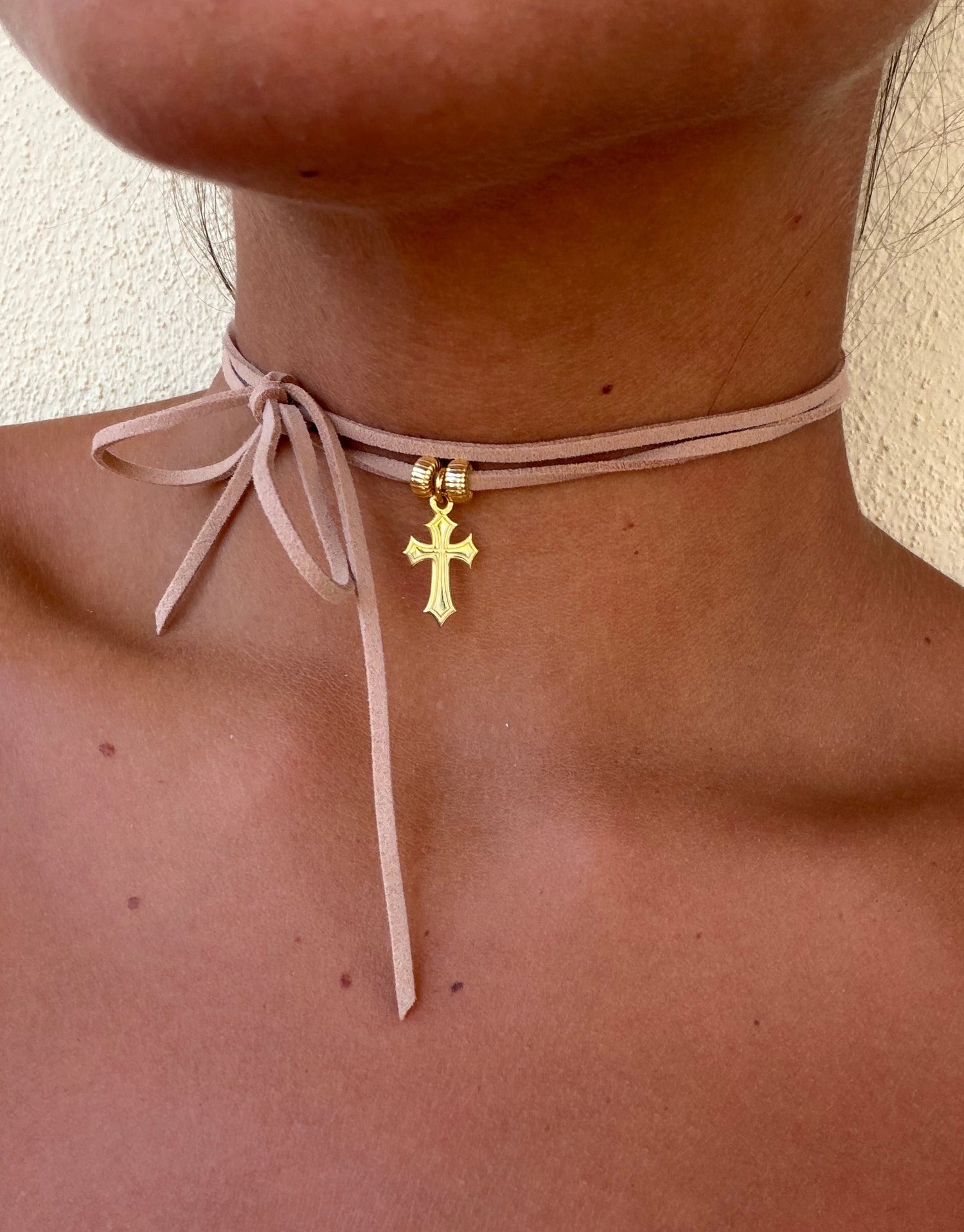 choker con croce