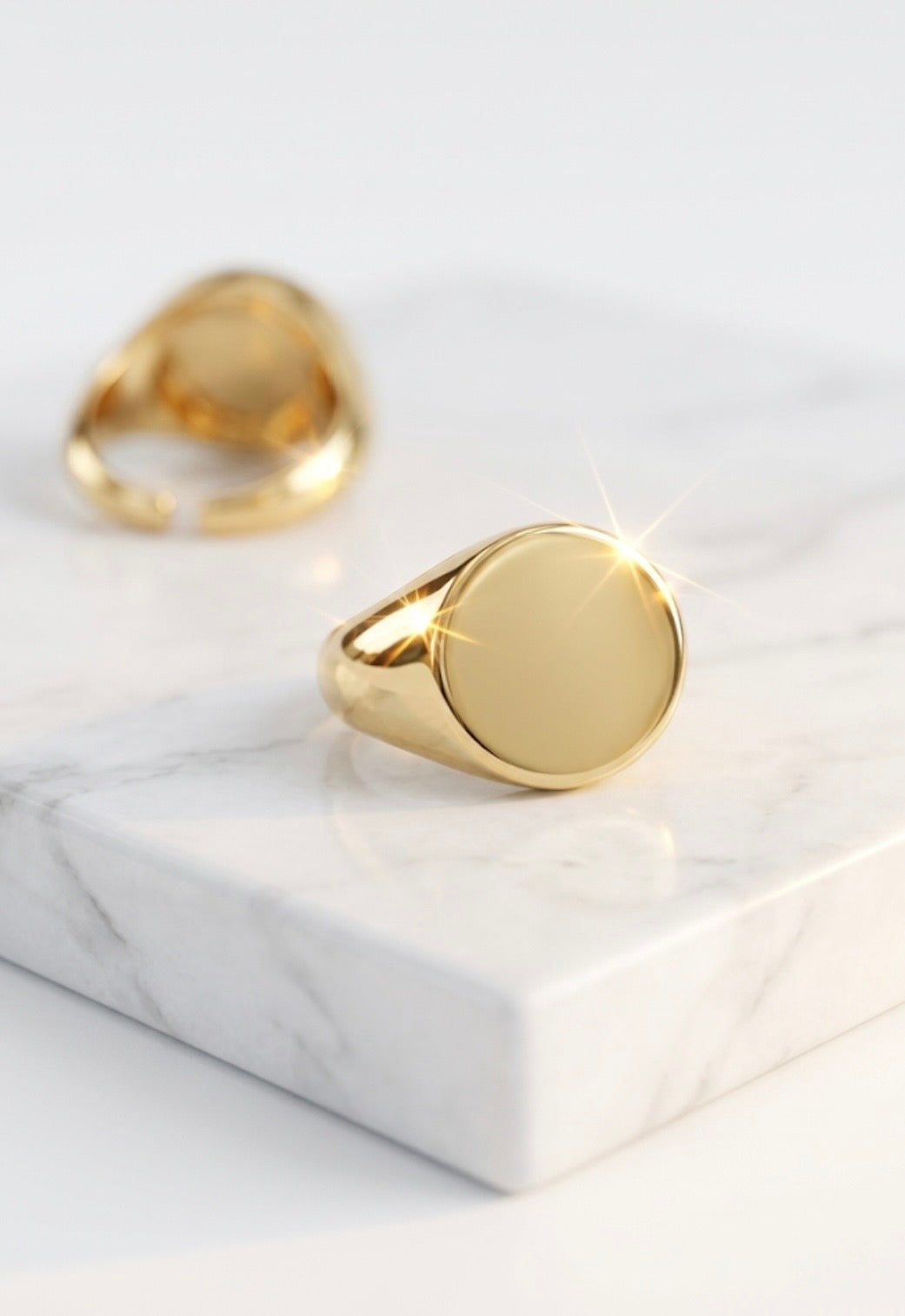 Chevalier gold tondo