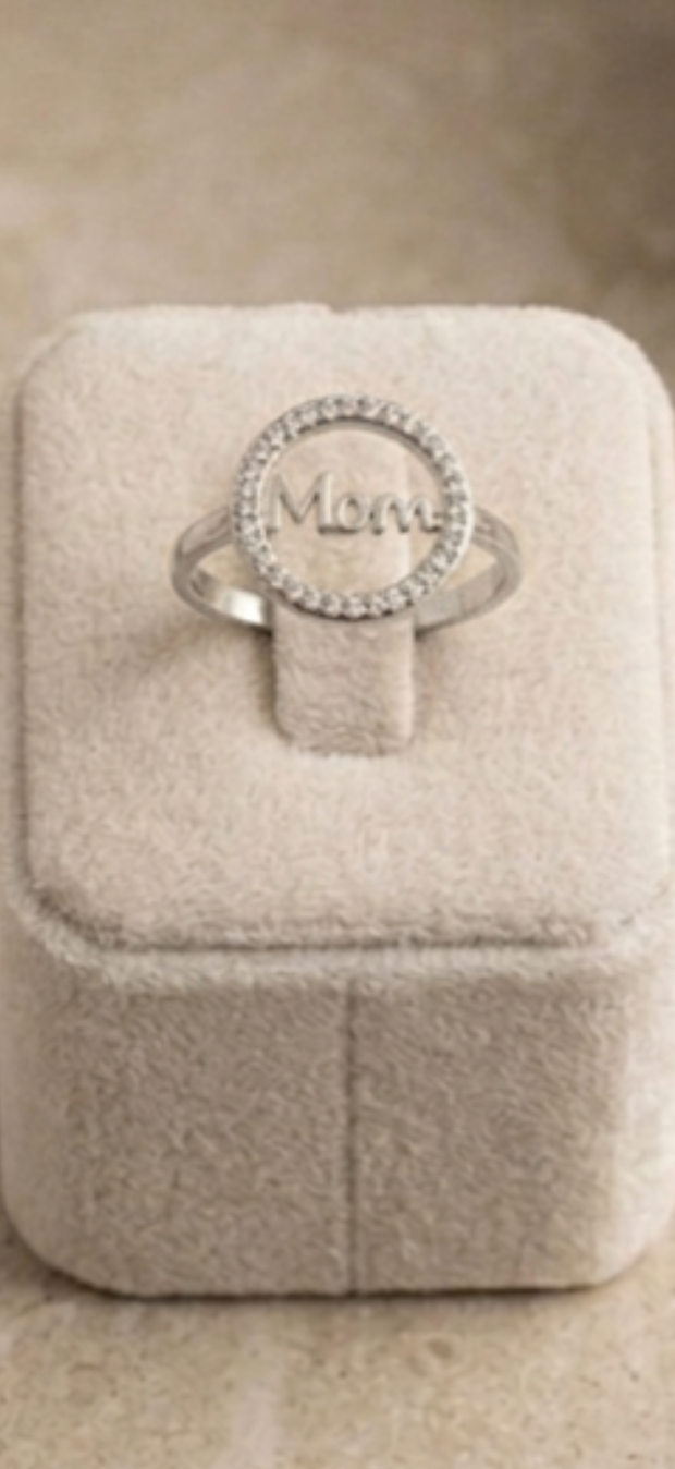 Anello cerchio con scritta mom