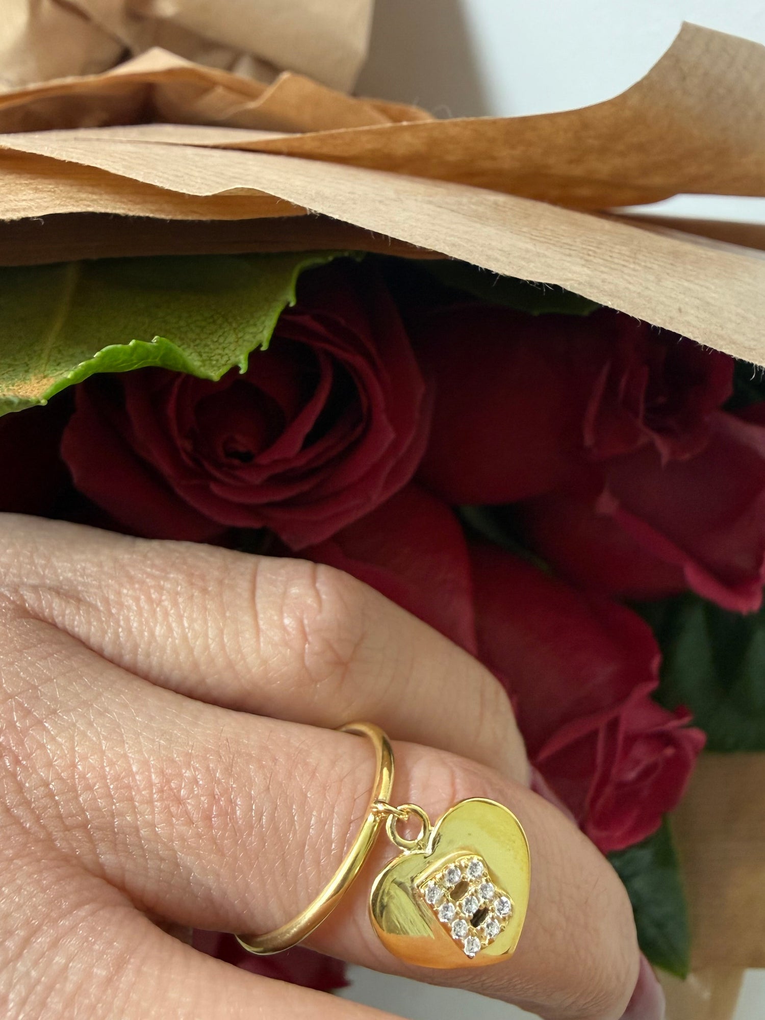 Anello con cuore pendente