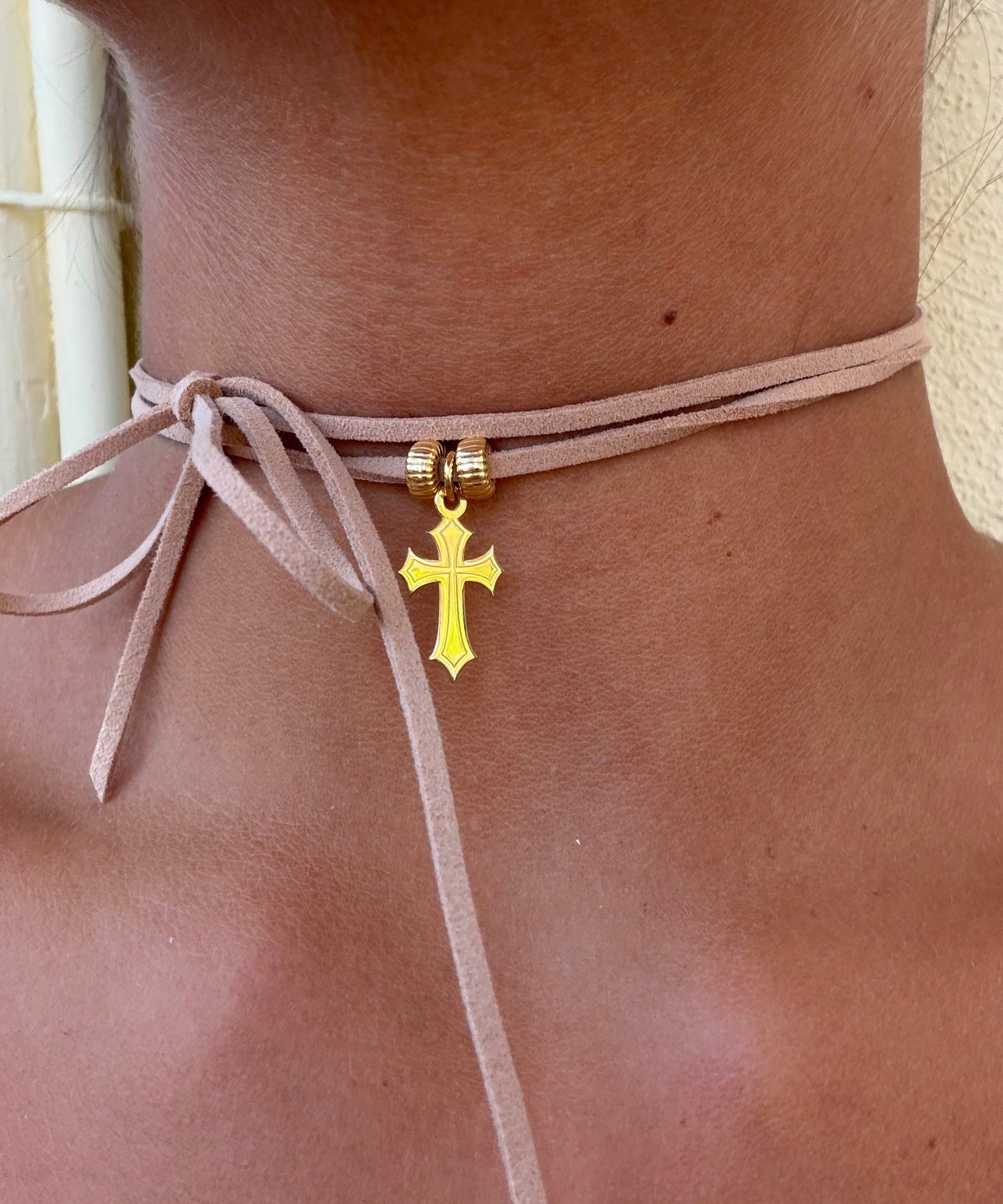 choker con croce