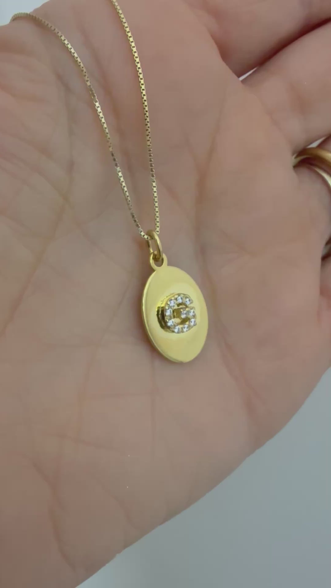 Collana ovale initial con zirconi